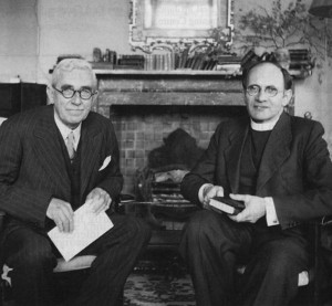 Carl Gunther Schweitzer (links) zusammen mit Rev. John R. Temple im englischen »Wistow Training Centre«, das Schweitzer zwischen 1943 und 1946 leitete.